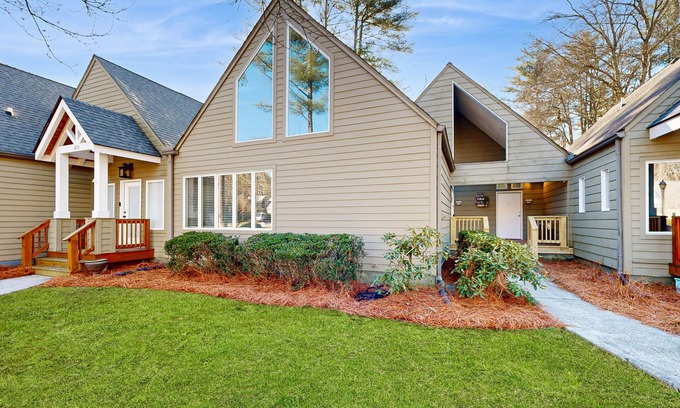 Sapphire Apartment | Charming Sapphire, NC Condo: Cozy, Dog-Friendly, Pool, Golf Course, & More