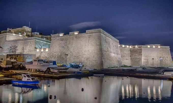 Kalkara Apartment | Charming Seafront House In Kalkara