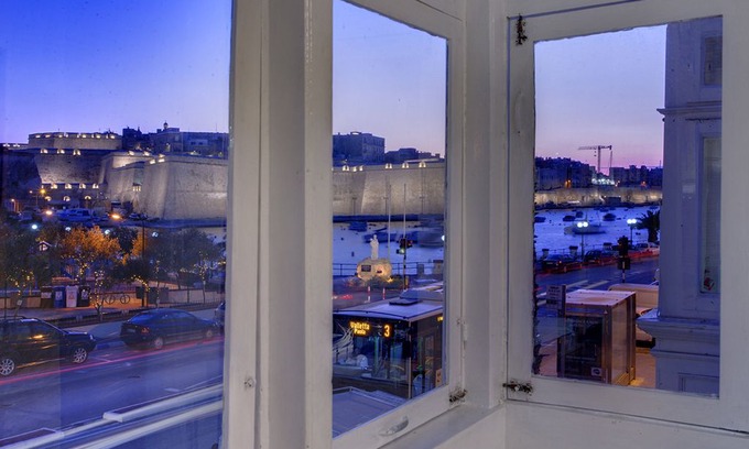Kalkara House | Charming Seafront House In Kalkara