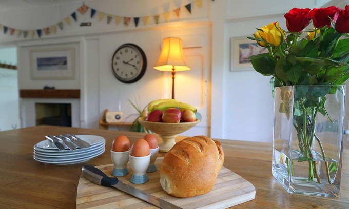 Selsey House | Charming Seaside Home, Full of Character (Old railway carriages) Pet Friendly,