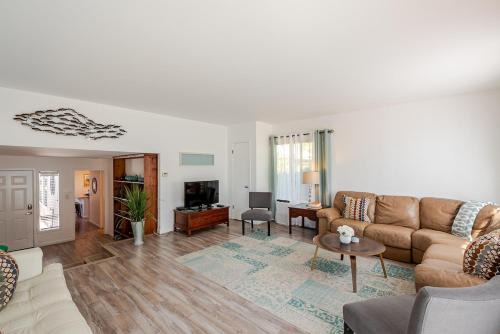 Sonoma House | Charming Sonoma Cottage 2BD and 2BA Close to Plaza