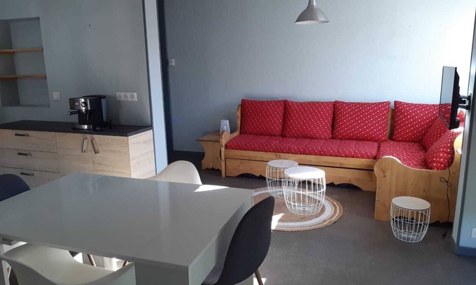 Arc-1600 Apartment | Charming, spacious apartment close to shops with heated terrace