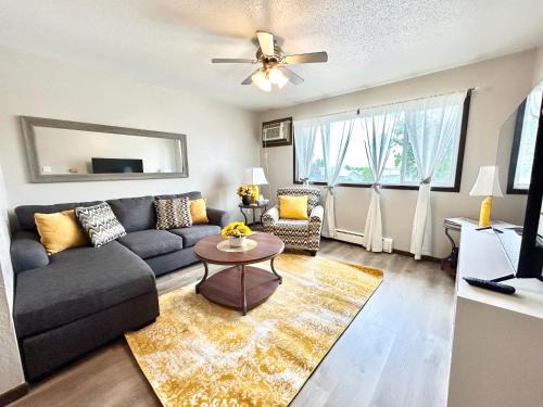 Marion Apartment | Charming & Spacious Apartment with Deck