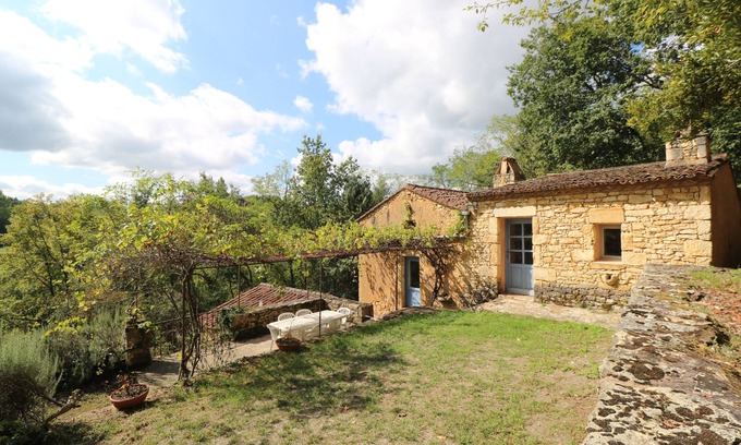 Pays-de-Belves House | Charming stone cottage with private pool in a calm and green setting