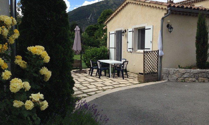 Castellane Apartment | CHARMING STUDIO CASTELLANE 500m from the square