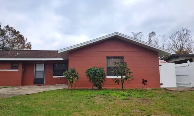 Sky Lake Apartment | Charming studio in delightful Orlando with WiFi and AC