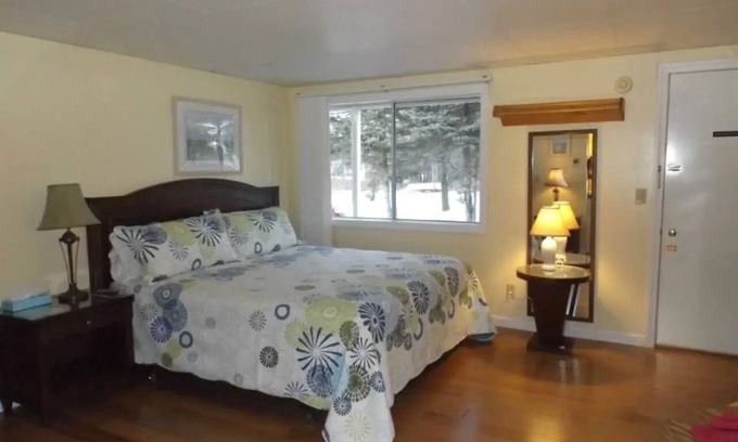 Wells Apartment | Charming studio in delightful Wells with AC, WiFi