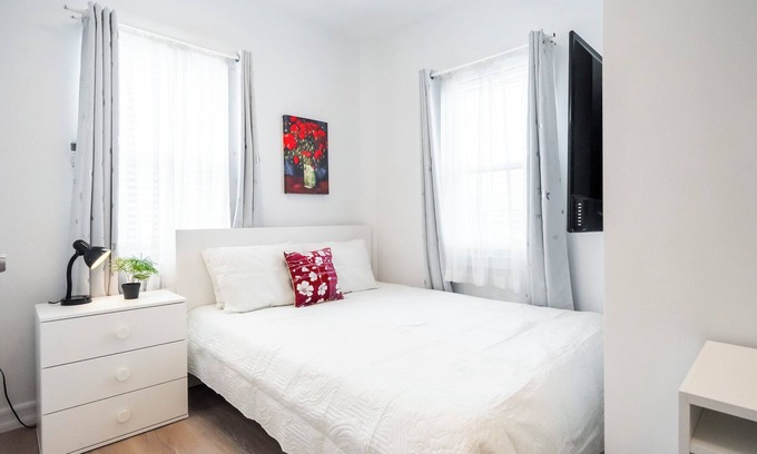 Queens Apartment | Charming studio in wonderful Queens with AC, WiFi