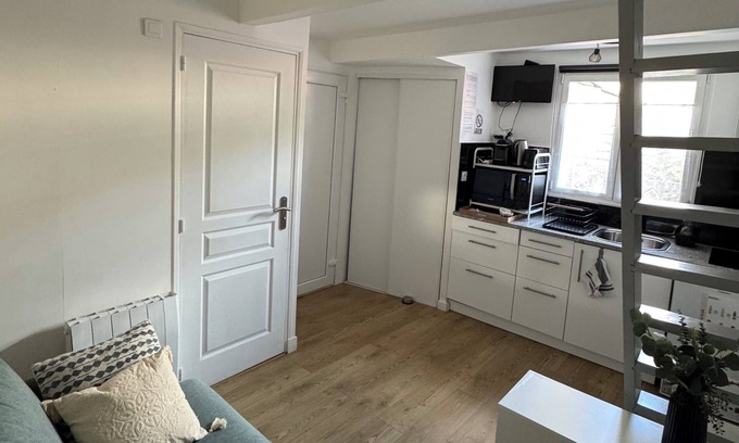 Bessancourt Apartment | Charming studio, quiet, old village, 30 mn from Paris, 10 mn from Auvers-sur-Oise