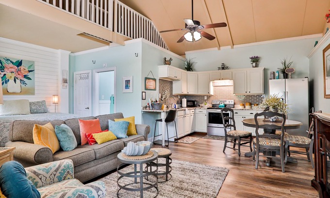 Fruit Cove House | Charming studio with shared pool, sauna, patio & grill - dog-friendly