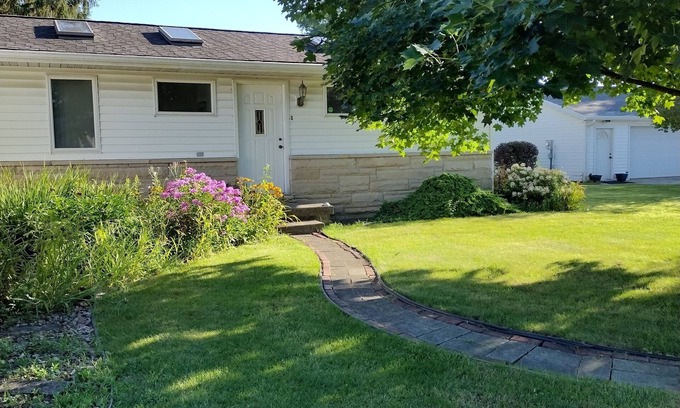 Marion House | Charming suite in Marion IN, right next to Indiana Wesleyan University