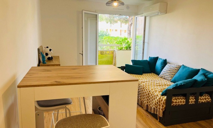 Bormes-Les-Mimosas Apartment | Charming T2 in La Favière