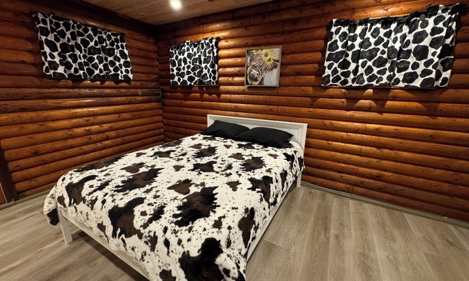 Cambridge Cabin | Charming themed log cabin with open layout and WiFi, central heat and a/c.