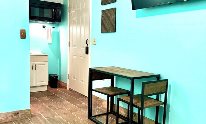 Parkton House | Charming tiny house right off 95; rural paradise next to equestrian center