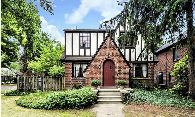 Burns Park House | Charming Tudor in the heart of Ann Arbor MI