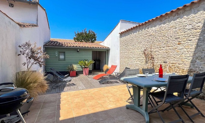 Le Bois-Plage-en-Re House | Charming two-storey village house with courtyard