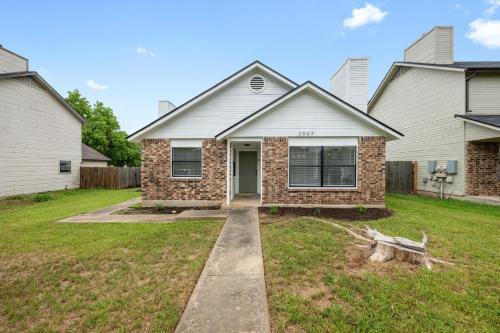 Austin Apartment | Charming two beds and baths home
