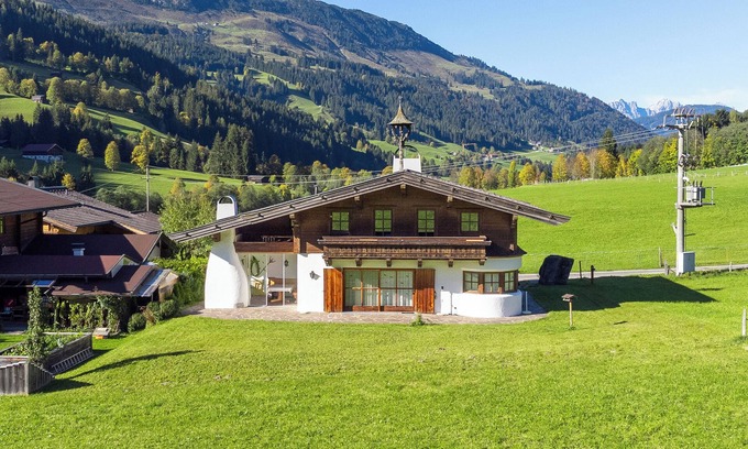 Kirchberg in Tirol Ski Chalet | Charming Tyrolean chalet, 100m to the ski bus
