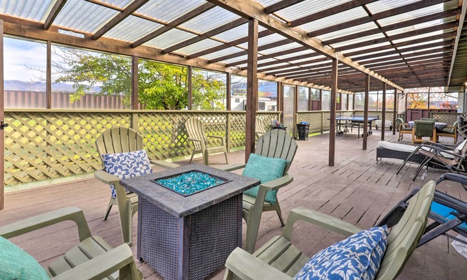 Ukiah House | Charming Ukiah Home ~ 2 Miles to Lake Mendocino!