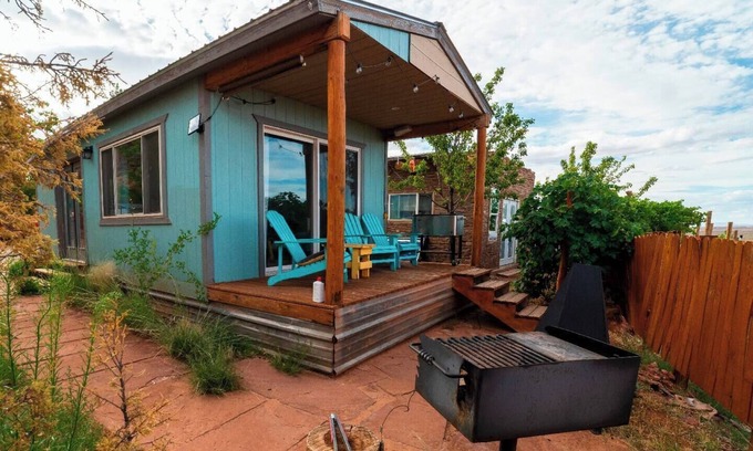 Monument Valley House | Charming Turquoise Cabin in Monument Valley