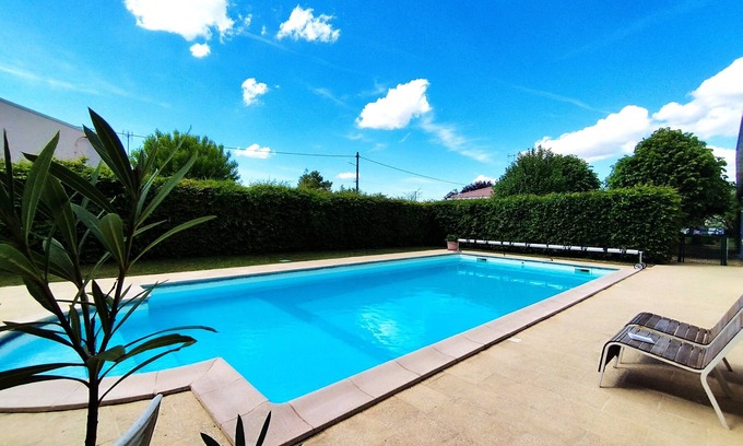 Nalliers House | Charming Vendée gîte - L'Eglantine Heated pool in season!