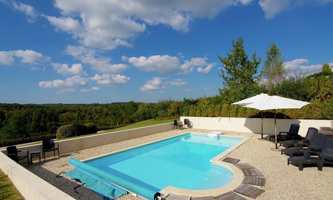 Rouzede Villa | Charming villa in Rouzède with private garden