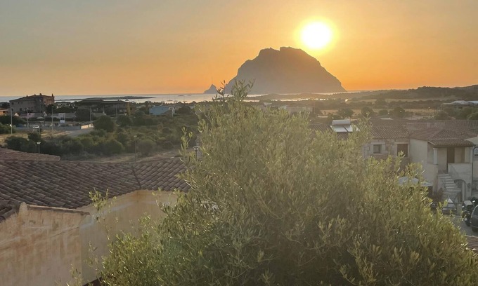Porto San Paolo House | Charming villa. Garden, veranda overlooking Tavolara, Wifi, Pet friendly