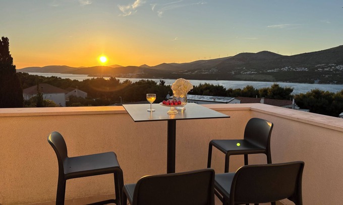 Okrug Donji Villa | Charming villa LeANN with stunning garden