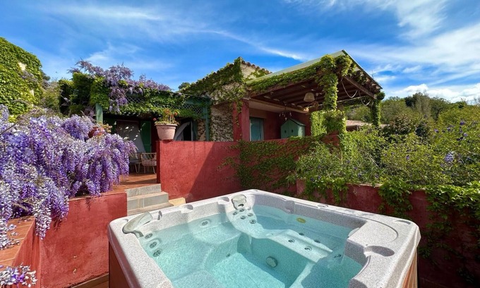SantʼAntonino Villa | Charming villa with jacuzzi