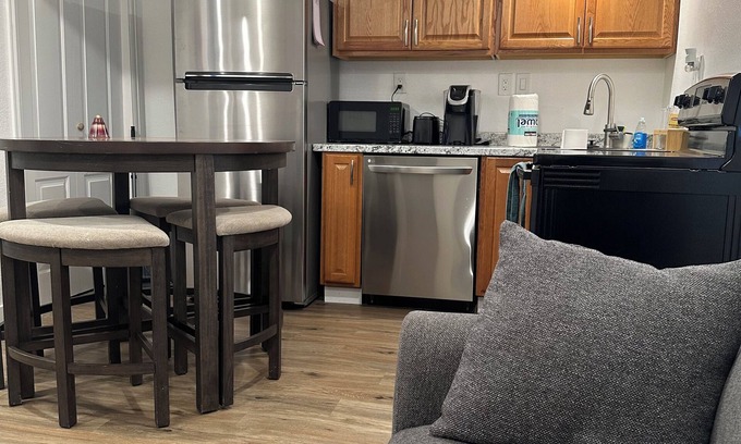 Aurora Apartment | Charming walkout basement in a beautiful Murphy Creek Golf course neighborhood.