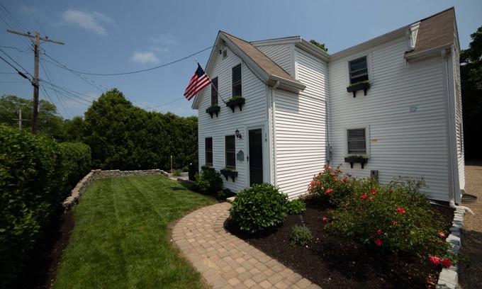 Hyannis House | Charming 'Waterfront District 'Home in the Heart of Hyannisport.