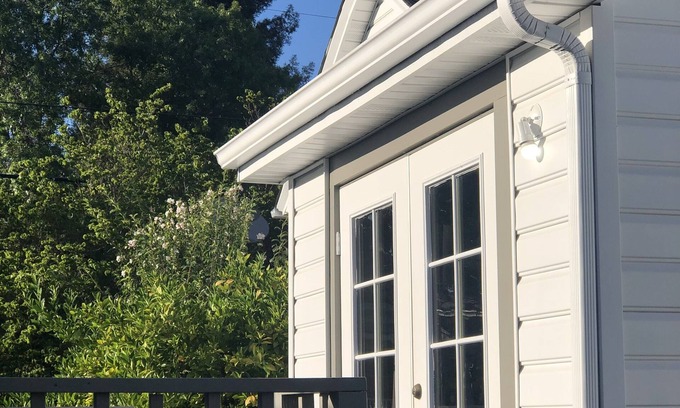 Ukiah House | Charming Westside Cottage, walk to Downtown!