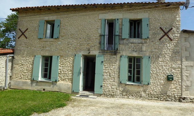 Nouvelle-Aquitaine House | Charmingly renovated and beautifully presented old stone cottage.