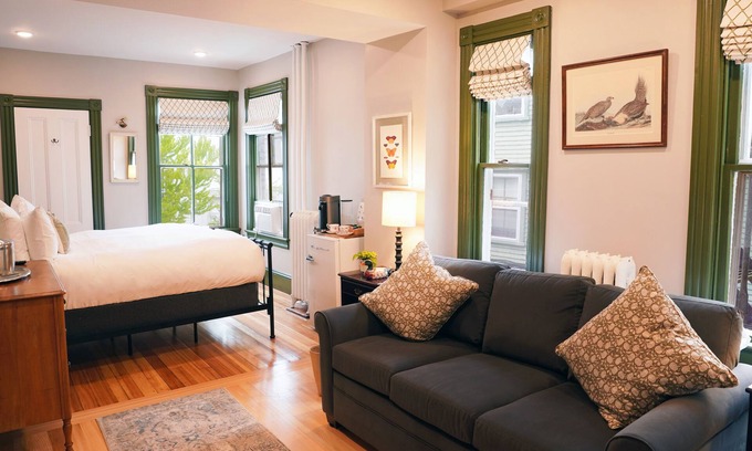 Newport Bed & Breakfast | Chart House Inn