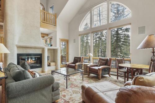 The Highlands House | Chateau at Dyer Trail