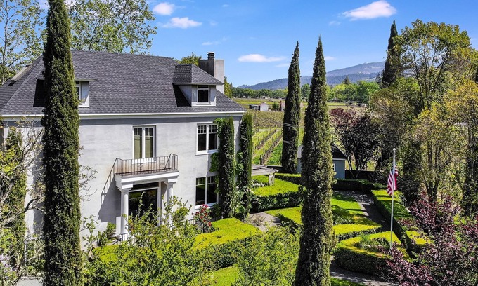 Calistoga Bed & Breakfast | Chateau De Vie