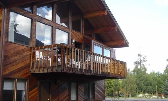 Frisco House | Chateau in Ski and Summer Playground, 5 Bdrms + Loft, Hot Tub, 4 HDTVs, 8 Bikes