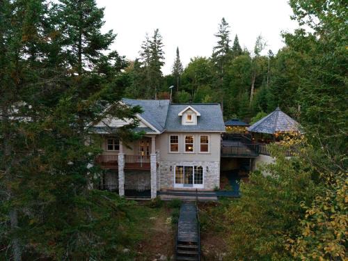 Val-des-Lacs Ski Chalet | Chateau Val-des-Lacs Absolute luxury by the lake