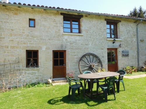 Sauze-Vaussais House | Chatenet self catering stone House for 2 South West France