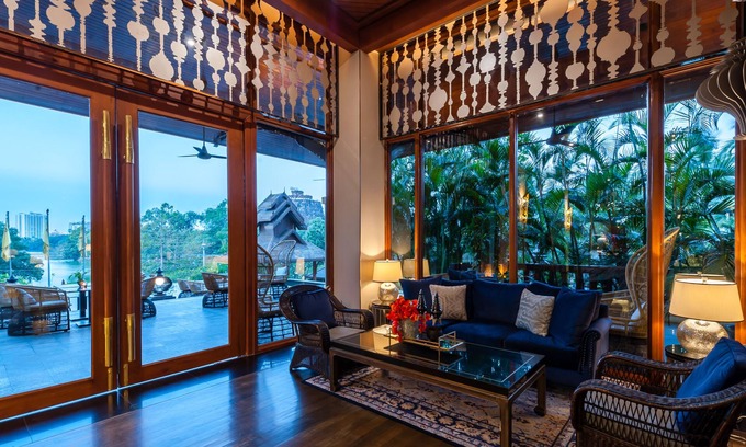 Kandawgyi Lake Area Hotel | Chatrium Hotel Royal Lake Yangon