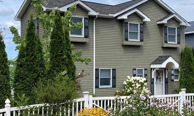 Lakewood House | Chautauqua Lakefront Home! REMODELED! 5 bdrm 3 full bath 4 night min Oct-May
