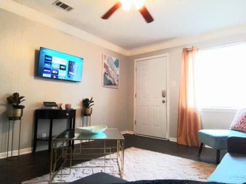 Behrman House | Cheeful, 2bed x 1bath Brick House