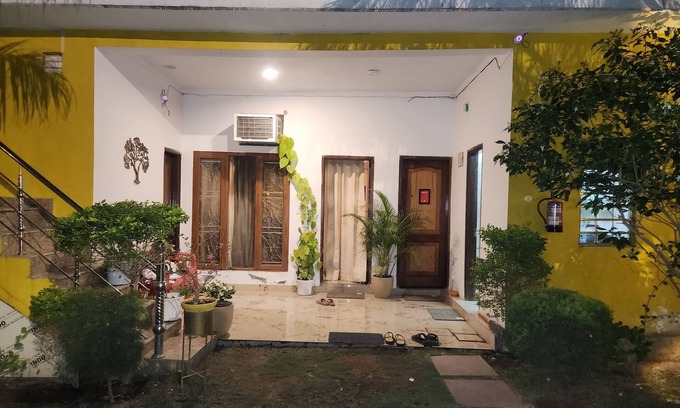 Rishikesh House | Cheerful 2 bedroom cottage with refreshing view ! Pet friendly !