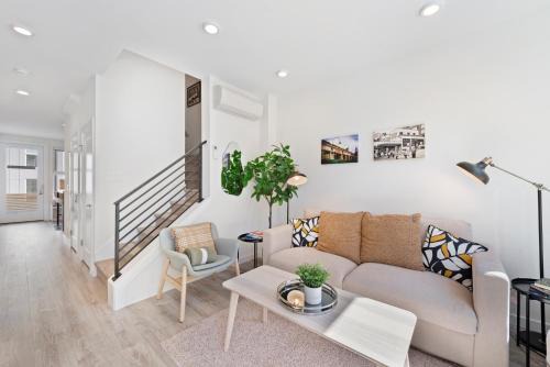 Windermere Apartment | Cheerful 3-BDR Th NR UW Seattle Childrens w Free P