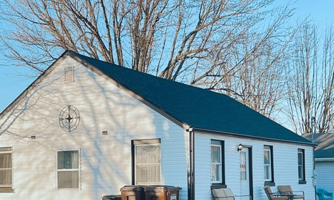 Lakeview House | Cheerful 3-Bedroom Home with Indoor Fireplace