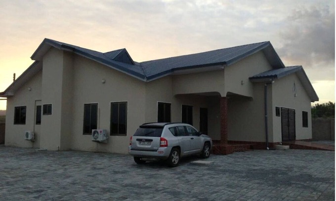 Oyibi Apartment | Cheerful 4 bedroom home with fire pitnn