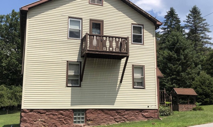 Robertsdale House | CHEERFUL 4 BEDROOMS GETAWAY HOME NEAR LAKE