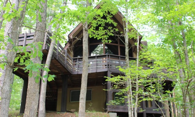 Basye Ski Chalet | Cheerful chalet retreat in Bayse VA, Bryce resort