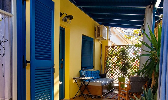 Ayioi Asomatoi Cottage | Cheerful cottage you can call your happy place.