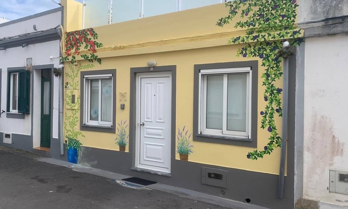 Horta House | Cheerful Studio House Casa Amarela 3030/AL
